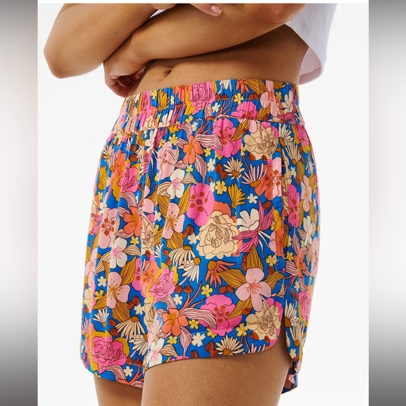 Rip Curl Kamari Floral Shorts with Pockets - Picture 5 of 10